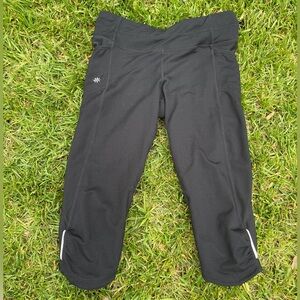 Athleta "Dobby Be Free Knicker" capri leggings - size S